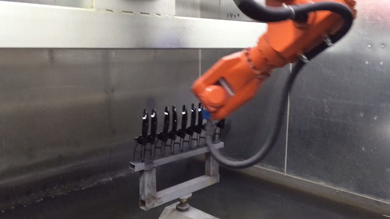 噴涂機(jī)器人多少錢(qián)一臺(tái)?(圖3) 噴涂機(jī)器人多少錢(qián)一臺(tái)?(圖3)