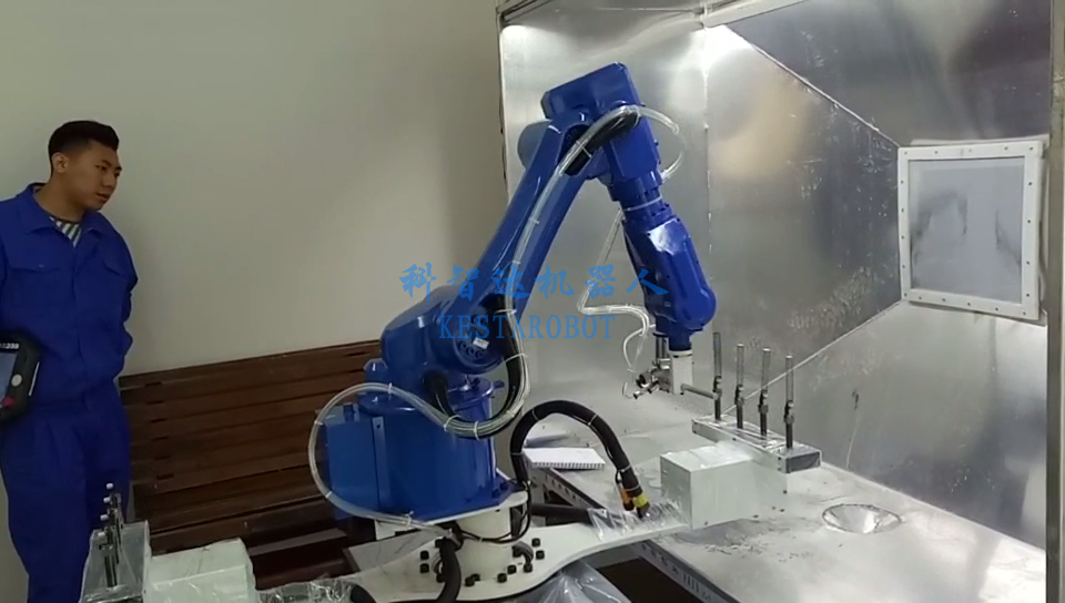 電子管轉(zhuǎn)臺(tái)噴涂機(jī)器人(圖1) 電子管轉(zhuǎn)臺(tái)噴涂機(jī)器人(圖1)